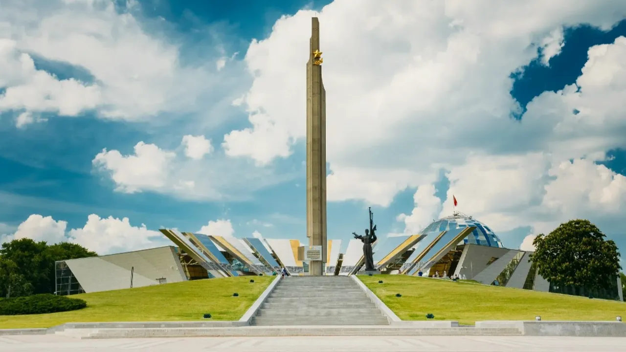 Аудиогид Минск: Стела «Минск — город-герой»