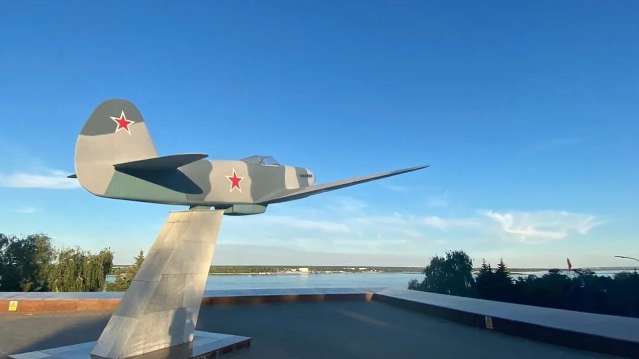 Аудиогид Волгоград: Самолёт-памятник СУ-2